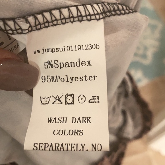 Leopard Shorts Romper 1XL - Picture 8 of 9